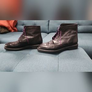 Barely worn. Black Vagabond ankle boots. Size 9.5